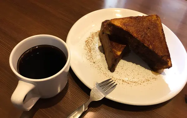 Stos francuskiego tostów i kawy — Zdjęcie stockowe