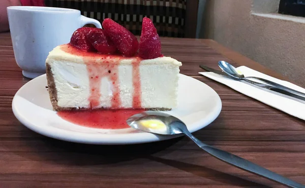 Çilekli cheesecake 