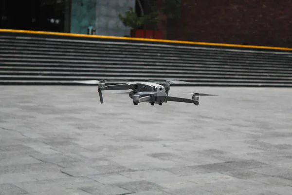 Drone volador —  Fotos de Stock