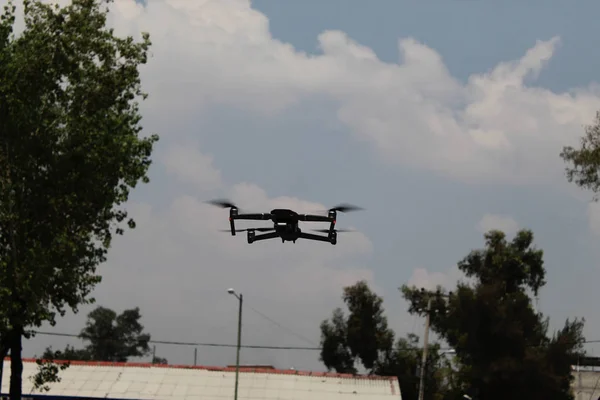 Drone voador — Fotografia de Stock