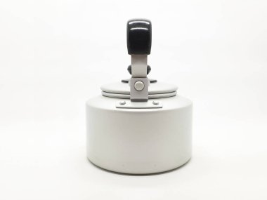 Çaydanlık ibrik beyaz izole arka planda bu işlevleri için bir kapak, emzik ve kolu veya benzer şeklinin bir küçük mutfak aletleri ile kaynar su pot bir tür uzmanlaşmış olup