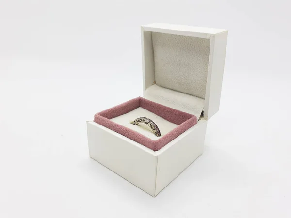 Schöne Frau Luxus Ring Schmuck Weiß Isoliert Hintergrund Bild — Stockfoto