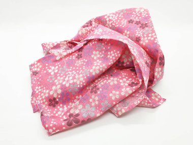 Beyaz İzole Arka Planda Sanatsal Süs Desenli Güzel Renkli Konfeksiyon Kumaş Tekstili - Resim 