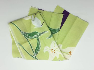 Beyaz İzole Arka Planda Sanatsal Süs Desenli Güzel Renkli Konfeksiyon Kumaş Tekstili - Resim 