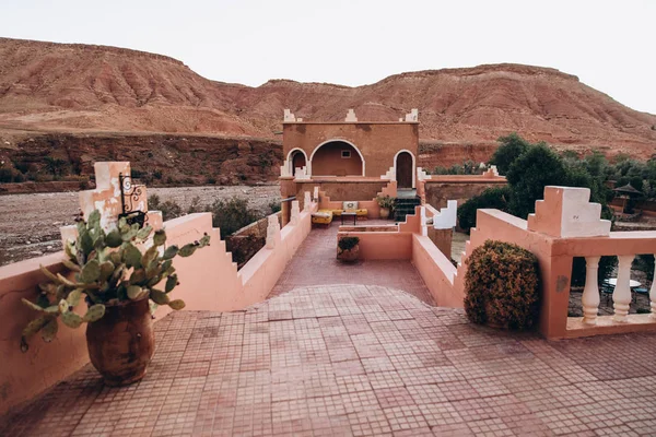 Hermosa Vista Del Viejo Edificio Marrón Con Colinas Fondo Marruecos — Foto de Stock