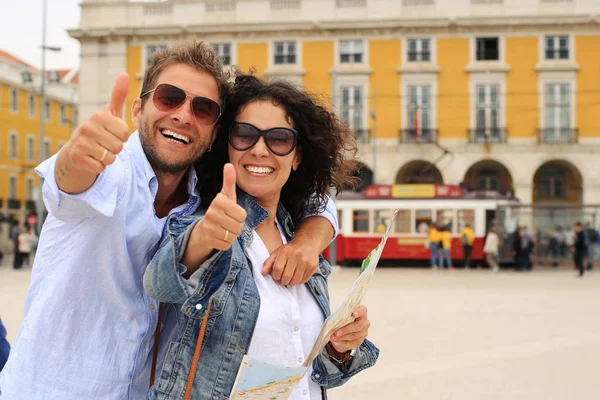 Jeune Couple Touristes Vacances Europe Lisbonne — Photo