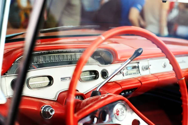 Panel Rojo Frontal Del Viejo Coche Retro — Foto de Stock