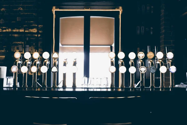 Bar Clássico Com Balcão Bar Torneiras Cerveja — Fotografia de Stock