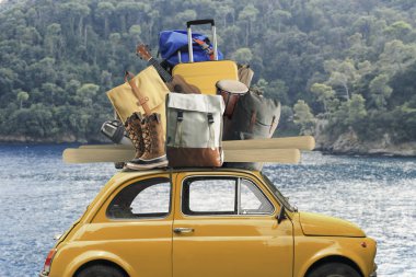 İtalya 'da eski güzel bir arabayla yolculuk, Liguria' da tatil.