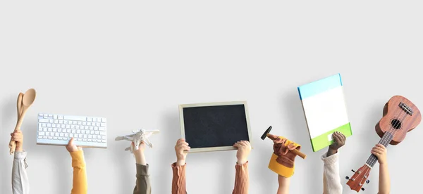 Les Enfants Tiennent Des Livres Des Jouets Clavier Concept Éducatif — Photo