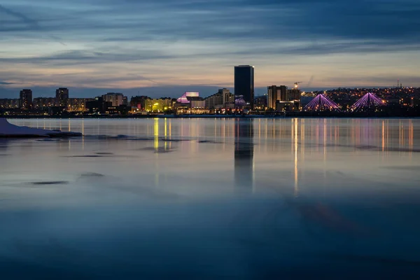 akşam, dolgu, ışıklar, şehir gece görüş Krasnoyarsk şehir