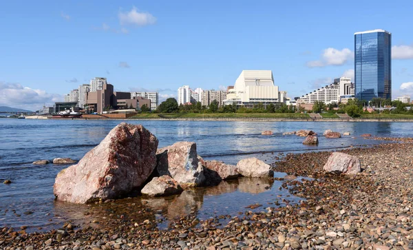 Krasnoyarsk, Müze merkezi nin Yenisei nehir manzarası ve büyük konser salonu