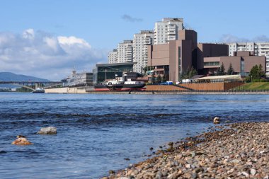 Krasnoyarsk, Yenisei Nehri'nin dolgusu, Müze merkezinin şehir manzarasının orta kısmı