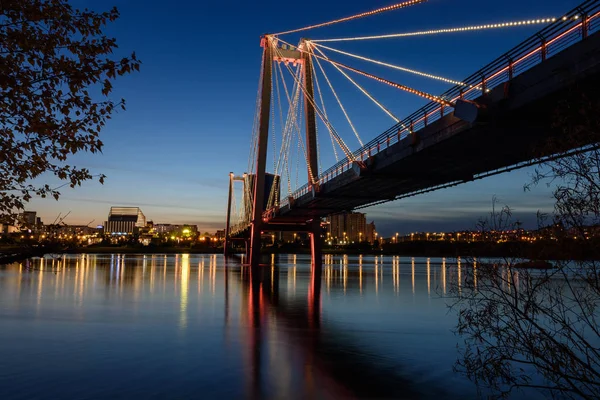 Krasnojarsk Illumination Der Fußgängerbrücke Über Den Jenissei Blick Auf Die — Stockfoto