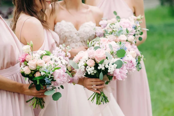 Bridesmaid Buketter Bröllop Buketter Närbild Snyggt Bröllop Samtida Mode Bröllop — Stockfoto