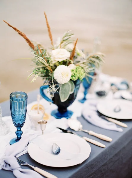 Wedding Bouquet Tender Flowers Vase Table Elegant Table Setting Valentines — Stock Photo, Image