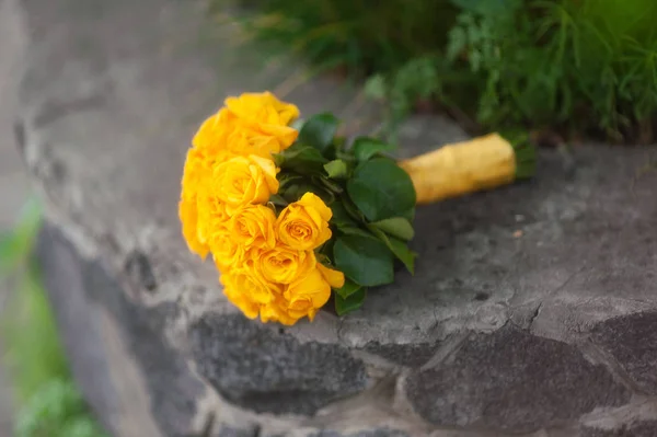 Bukiet Ślubny Żółtych Róż Mur — Zdjęcie stockowe