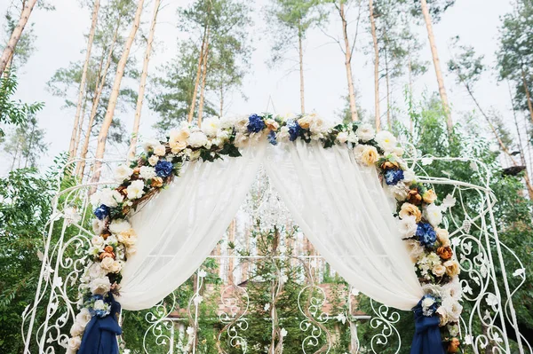 Decoração Casamento Floral Roxo Arco Flores — Fotografia de Stock