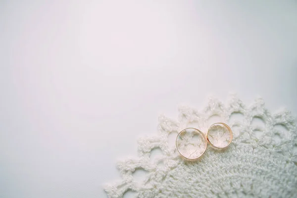 Golden Wedding Rings White Background — Stock Photo, Image