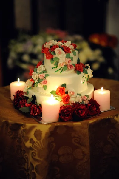 Bright Wedding Cake Decorated Flowers — Stock Photo, Image