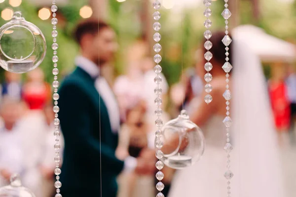 Colgando Bolas Vidrio Decoración Para Ceremonia Boda Aire Libre Novia —  Fotos de Stock