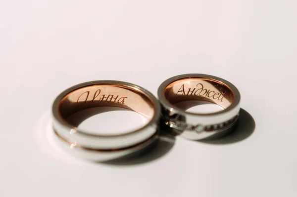 Golden Wedding Rings Names Engraved — Stock Photo, Image