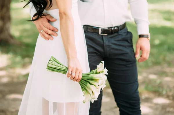 Bröllop Koncept Brud Och Brudgum Parken — Stockfoto