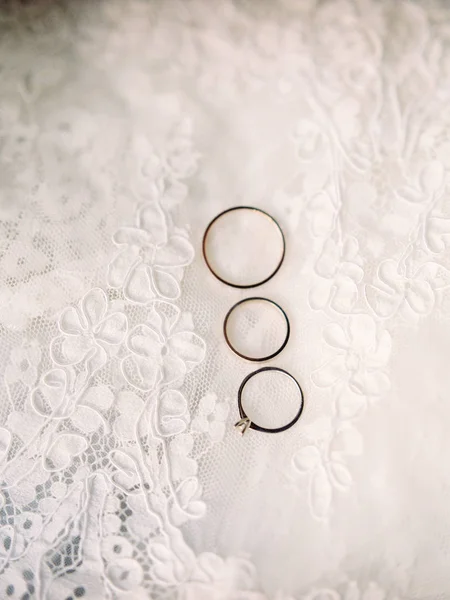 Golden Wedding Rings Engagement Ring Eternal Love Concept — Stock Photo, Image