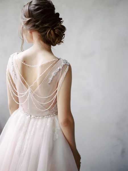 Sposa Indossa Abito Sposa Bianco Con Pizzo Elegante Cristalli Brillanti — Foto Stock