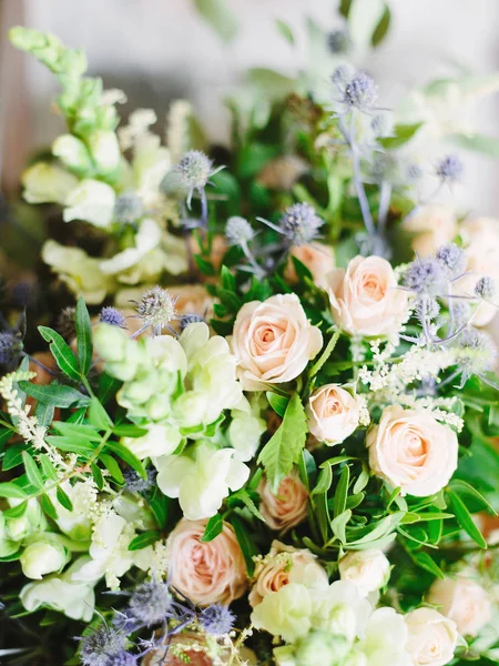 Elegante Ramo Boda Con Flores Tiernas — Foto de stock gratuita