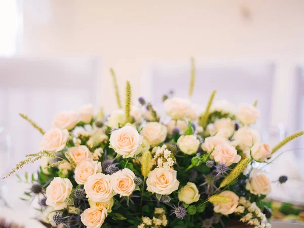 Elegante Bouquet Sposa Con Teneri Fiori — Foto Stock