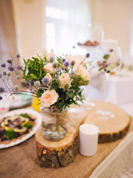 Bouquets Élégants Différents Aliments Sur Table — Photo