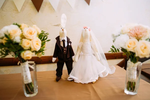 Wedding Concept Bride Fiance Figurines Bride Groom Faces Rabbits — Stock Photo, Image