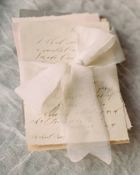 Cartão Convite Com Texto Manuscrito Fita Branca — Fotografia de Stock