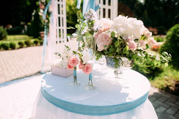 Elegant Blomsterdekor Bordet — Stockfoto