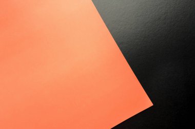 Geometri desenli kağıt arkaplan; minimum konsept. Turuncu ve siyah renkler. Kopyalama alanı olan soyut ve yaratıcı düz düzen.