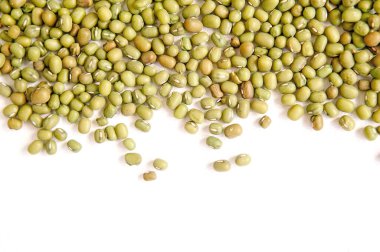 Beyaz arkaplanda kenevir tohumu ve metin için kopyalama alanı. Üst Manzara, makro, kapat. Esrar terapisi konsepti. İzole tasarım şablonu.