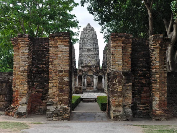 Templo de Wat Si Sawai (Parque Histórico de Sukhothai ). — Foto de Stock