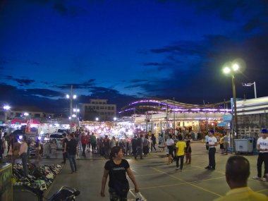 Nakhon Ratchasima Bir gece çarşı kaydet.