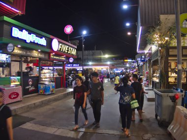 Nakhon Ratchasima Bir gece çarşı kaydet.