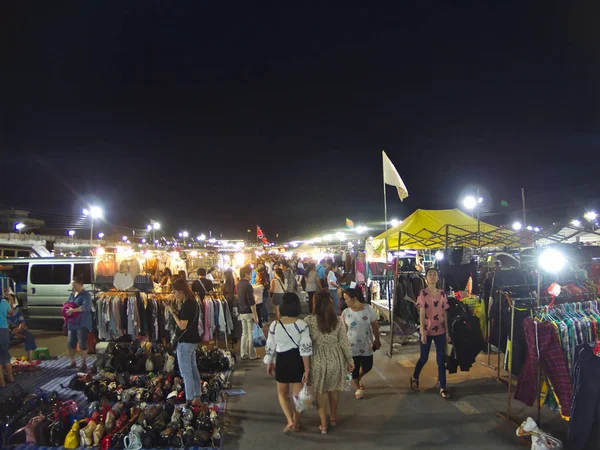 NAKHON RATCHASIMA Guardar una noche bazar . — Foto de Stock