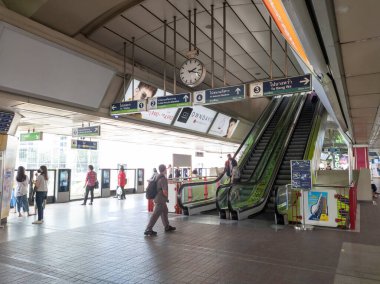 Bangkok 'un Bangkok ticaret ve alışveriş bölgesindeki BANGKOK THAILAND-24 Haziran 2020 BTS istasyonu. BANGKOK THAILAND-24 Haziran 2020.