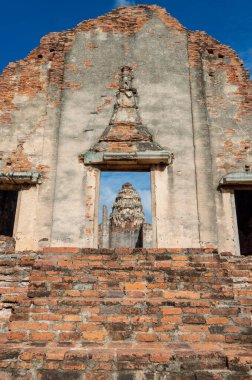 Wat Phra Sri Rattana Mahathat Lop Buri Tayland İnşaata başlanacak kanıt yok. Ama bina, M.Ö. 2175 yılında Kral Narai 'nin saltanatı sırasında birkaç kez restore edildi..