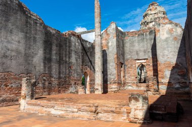 Wat Phra Sri Rattana Mahathat Lop Buri Tayland İnşaata başlanacak kanıt yok. Ama bina, M.Ö. 2175 yılında Kral Narai 'nin saltanatı sırasında birkaç kez restore edildi..