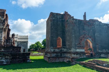 Wat Phra Sri Rattana Mahathat Lop Buri Tayland İnşaata başlanacak kanıt yok. Ama bina, M.Ö. 2175 yılında Kral Narai 'nin saltanatı sırasında birkaç kez restore edildi..