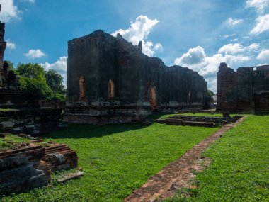 Wat Phra Sri Rattana Mahathat Lop Buri Tayland İnşaata başlanacak kanıt yok. Ama bina, M.Ö. 2175 yılında Kral Narai 'nin saltanatı sırasında birkaç kez restore edildi..