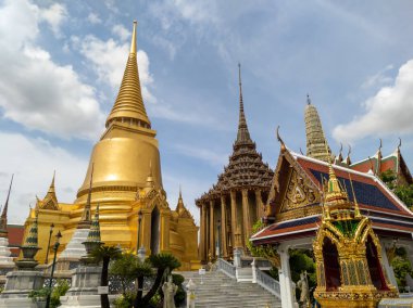 Zümrüt Buda 'nın Wat Phra Kaew Tapınağı, Tayland' ın simgesi dünyanın her yerinden gelen turistlerin ziyaret etmeyi özlemediği yer..