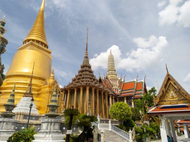 Zümrüt Buda 'nın Wat Phra Kaew Tapınağı, Tayland' ın simgesi dünyanın her yerinden gelen turistlerin ziyaret etmeyi özlemediği yer..