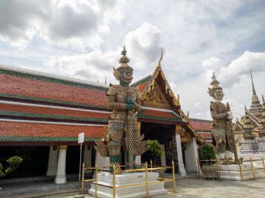 Zümrüt Buda 'nın Wat Phra Kaew Tapınağı, Tayland' ın simgesi dünyanın her yerinden gelen turistlerin ziyaret etmeyi özlemediği yer..