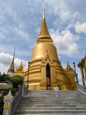 Zümrüt Buda 'nın Wat Phra Kaew Tapınağı, Tayland' ın simgesi dünyanın her yerinden gelen turistlerin ziyaret etmeyi özlemediği yer..